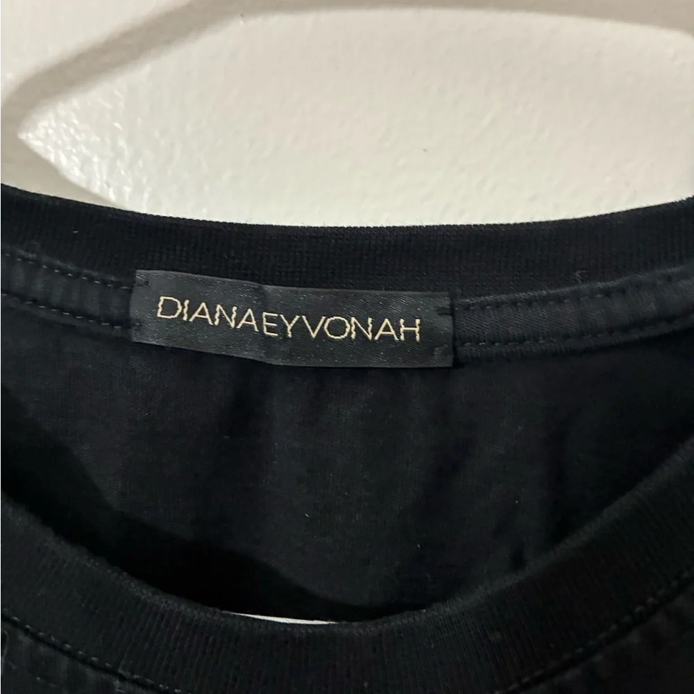 Dianaeyvonah Black T-Shirt with White Line Art Size S